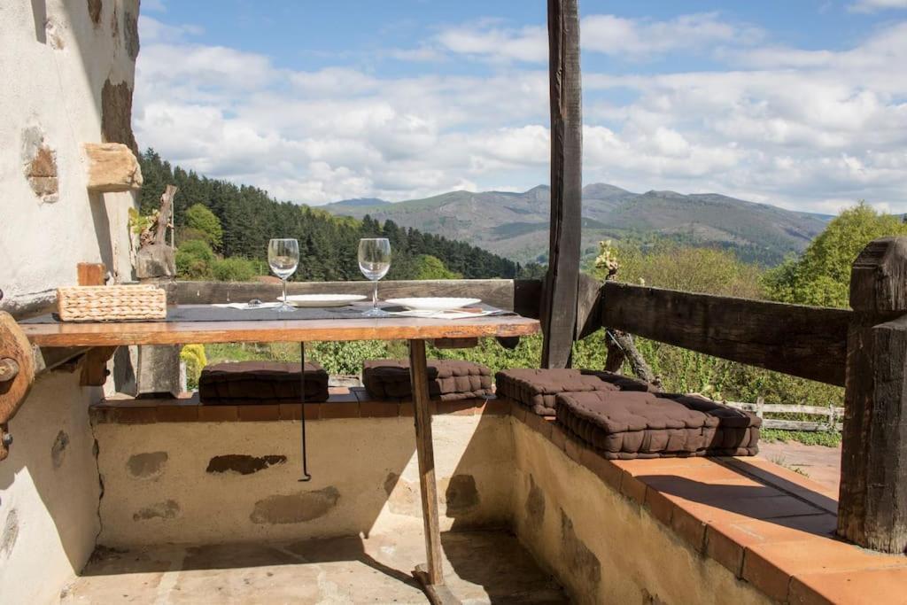 Caserio Vasco Con Piscina Y Barbacoa Orozko Exterior foto